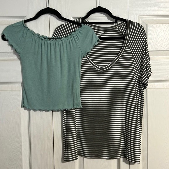 AMERICAN EAGLE FOREVER 21 Size Medium Set of 2 Shirts Green Stripe V-Neck Soft - Picture 1 of 11